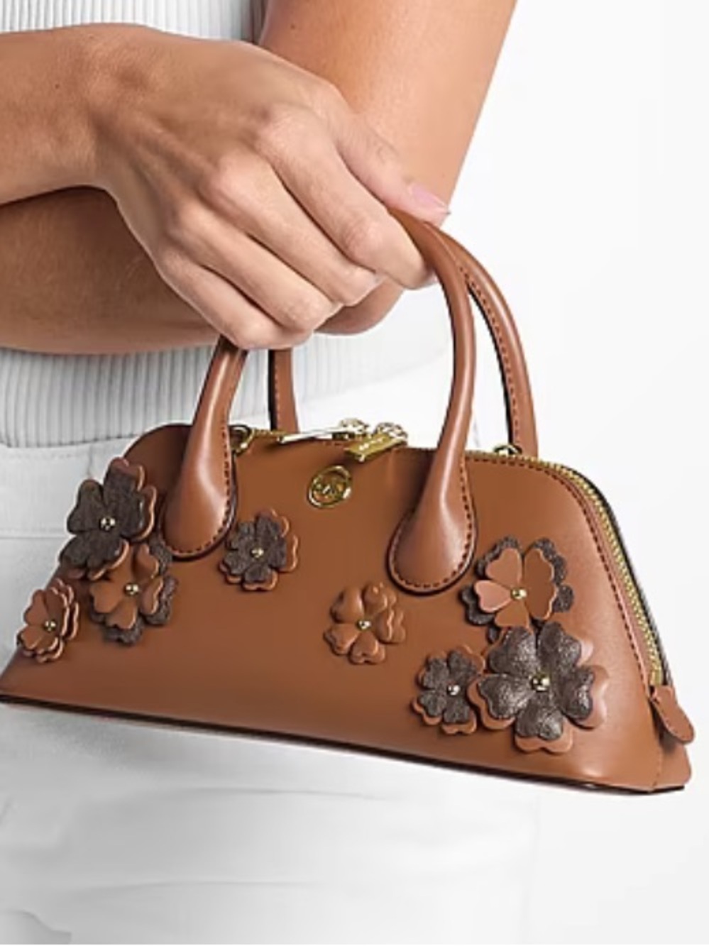 MICHAEL KORS Petra Sm Signature Logo Floral Embellished Crossbody
Luggage
NWT - Picture 1 of 15